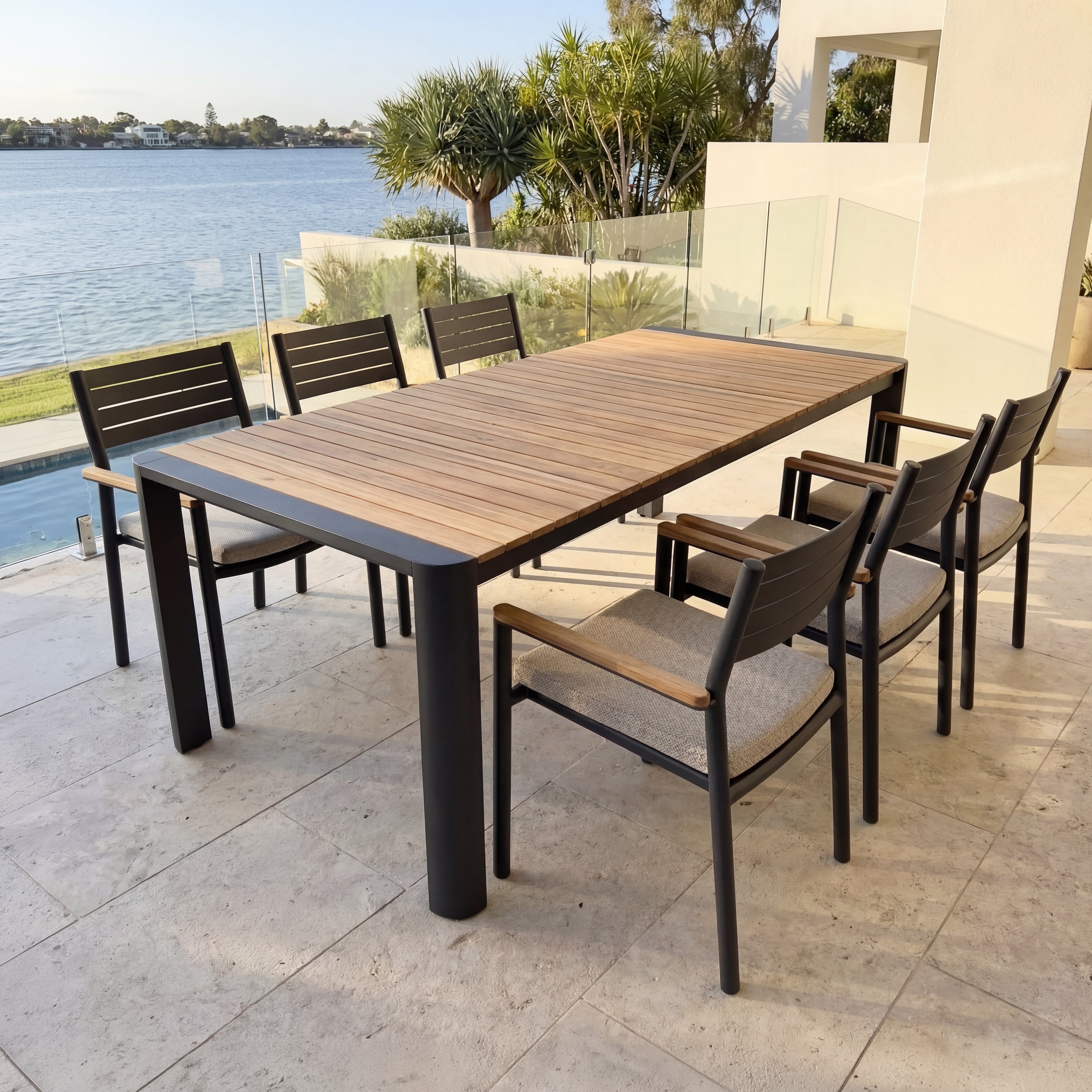 Byron Dining Setting