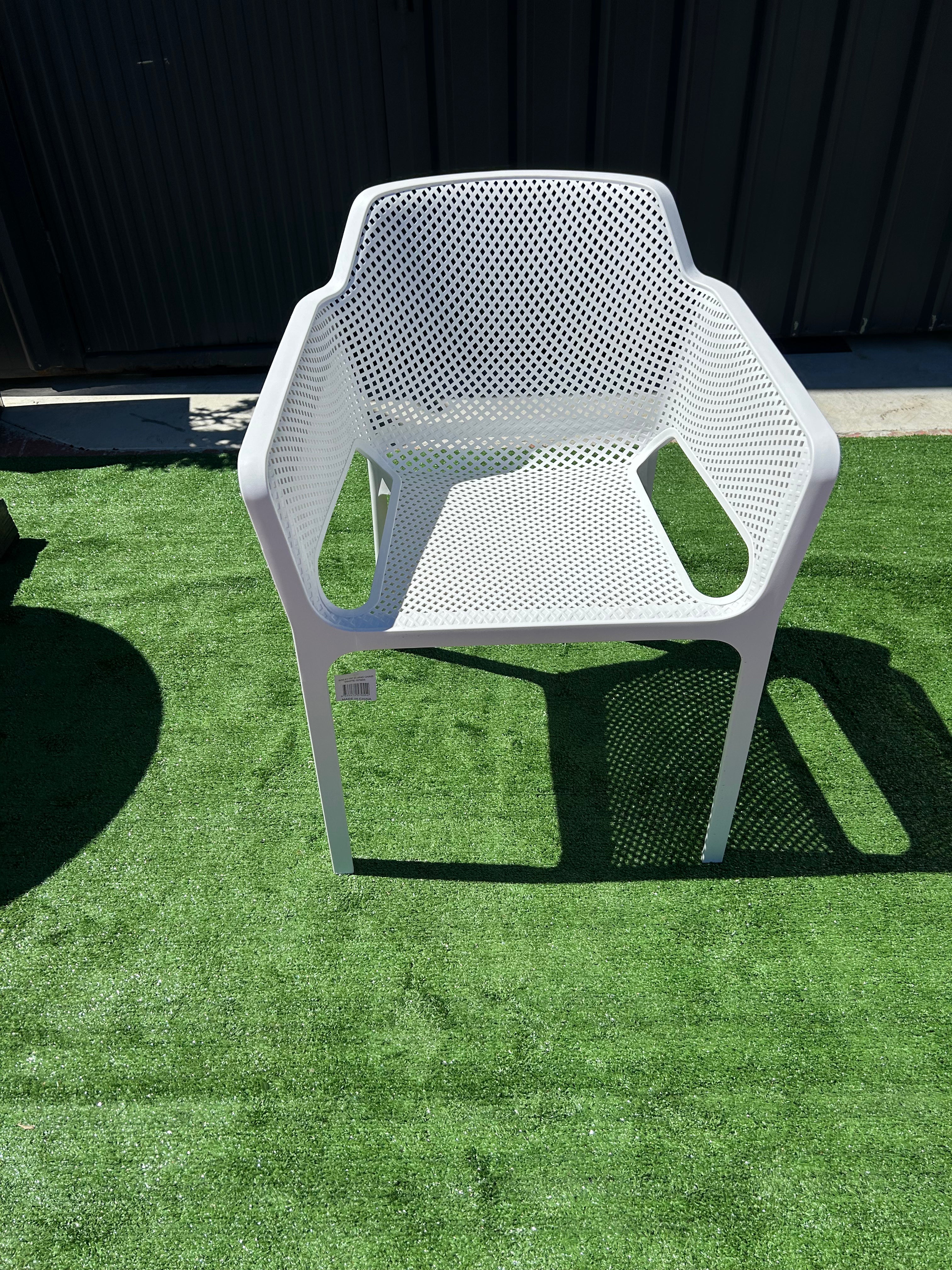 Switch & Bailey Resin Dining Setting