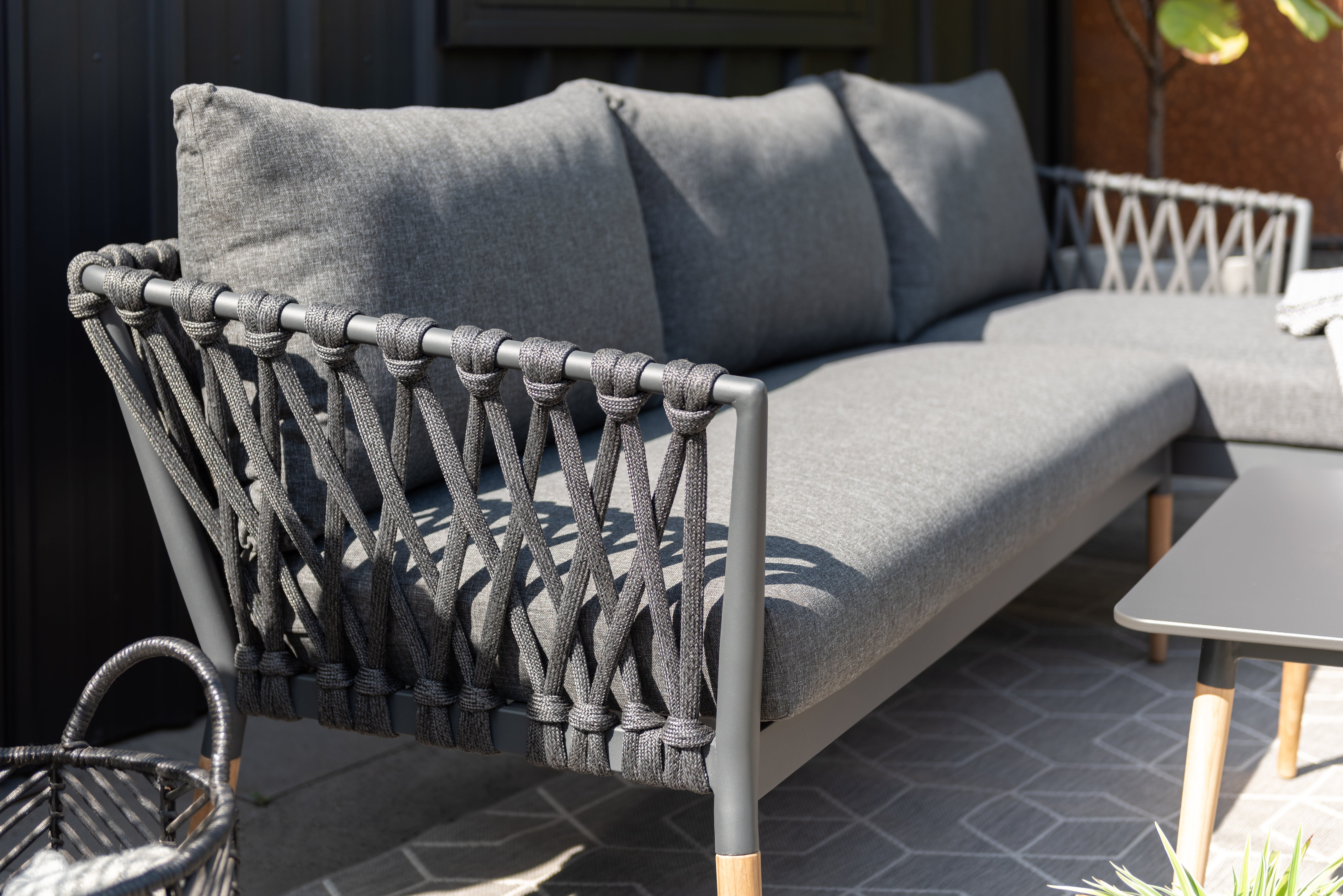 Ipanema Chaise Lounge Setting – 3 pc (inc. Table)