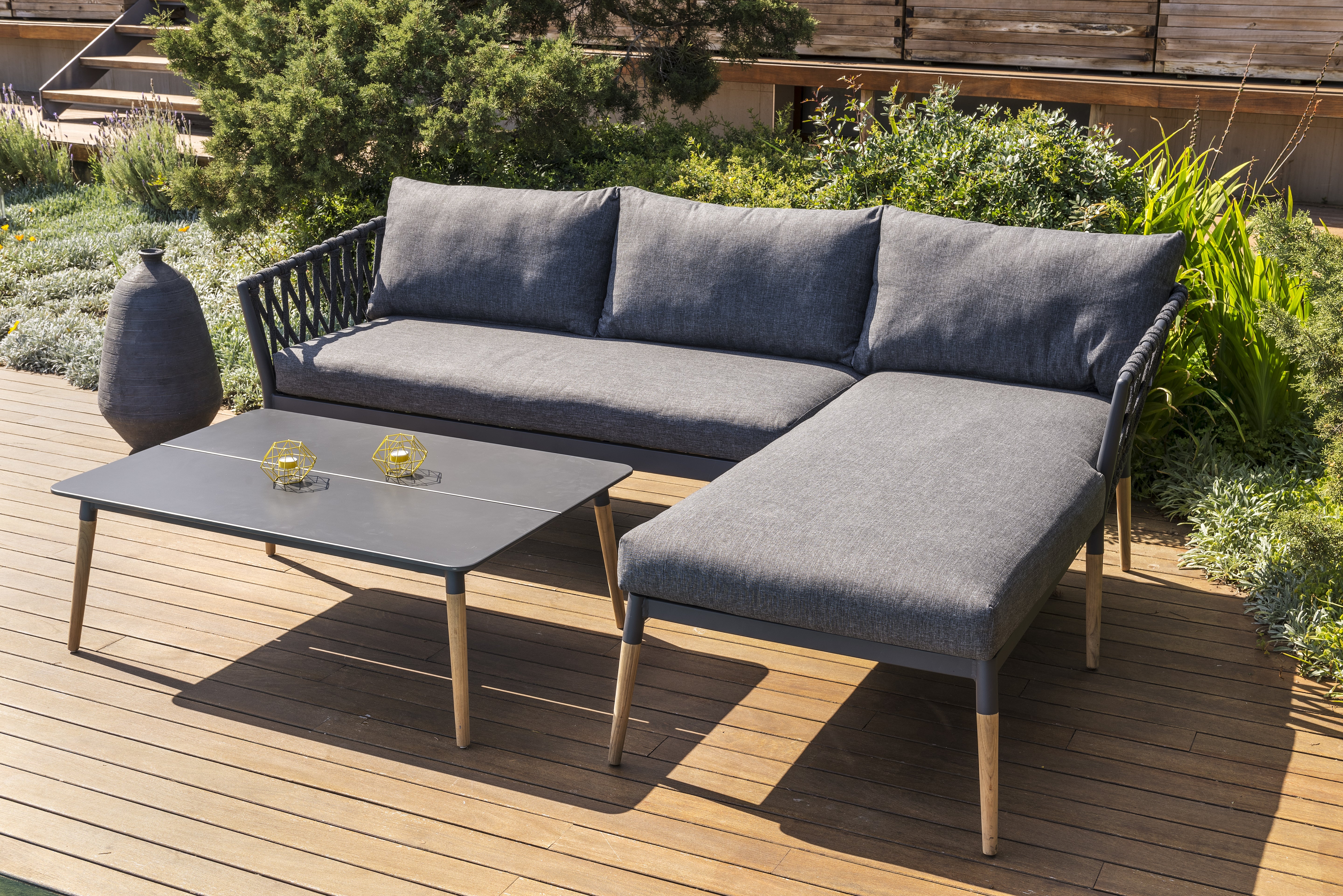 Ipanema Chaise Lounge Setting – 3 pc (inc. Table)