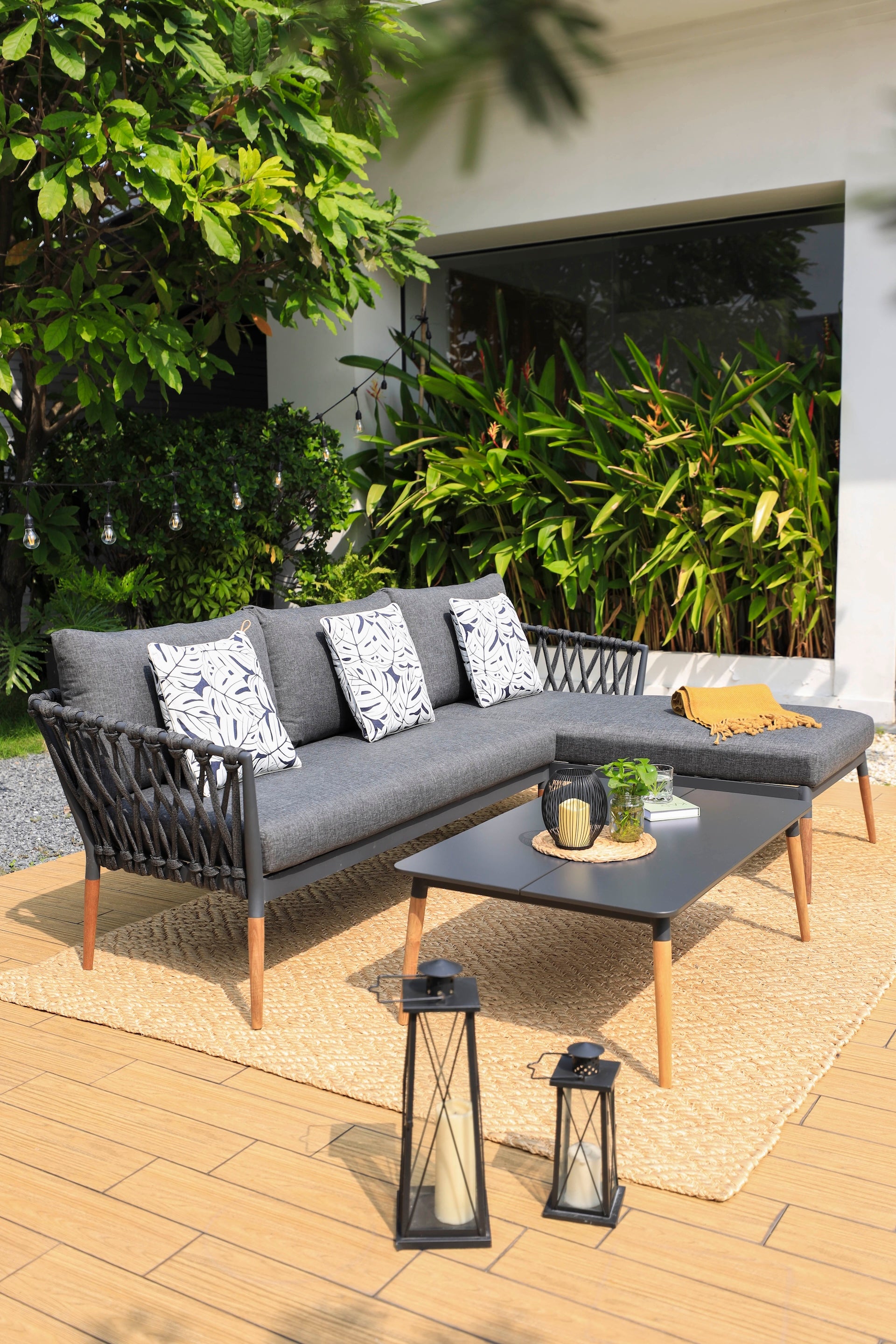 Ipanema Chaise Lounge Setting – 3 pc (inc. Table)