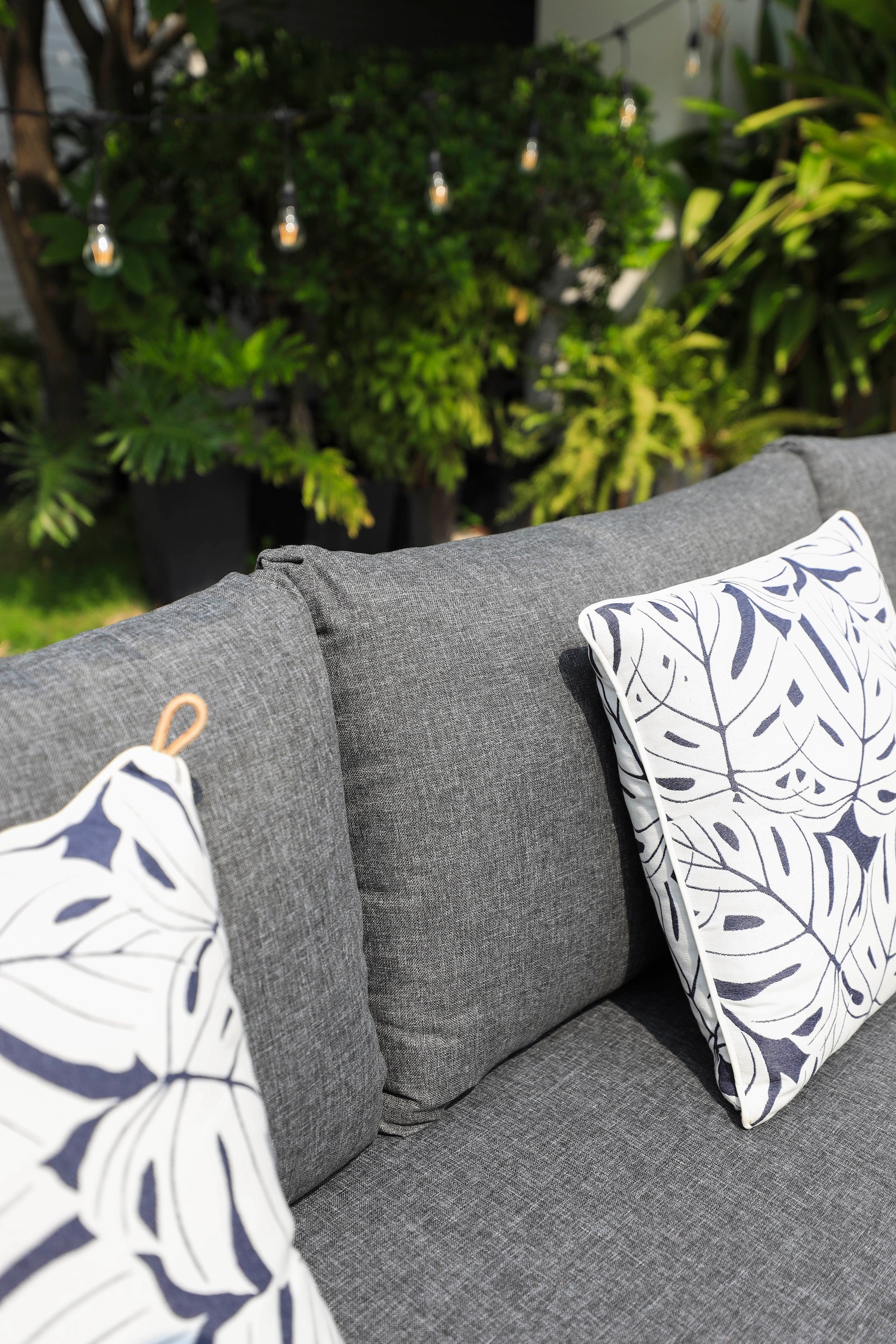 Ipanema Chaise Lounge Setting – 3 pc (inc. Table)