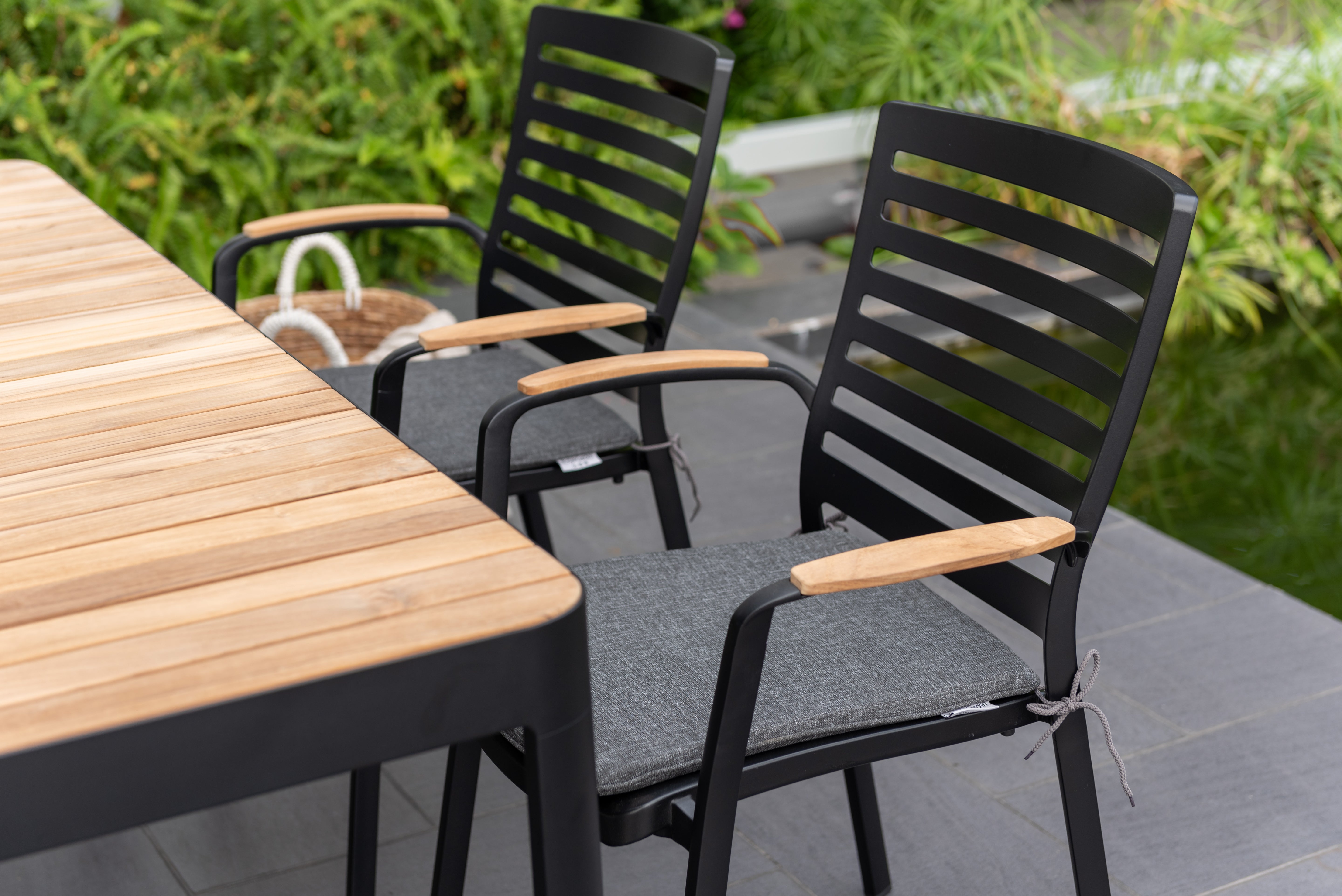 Portals Carver Dining Setting