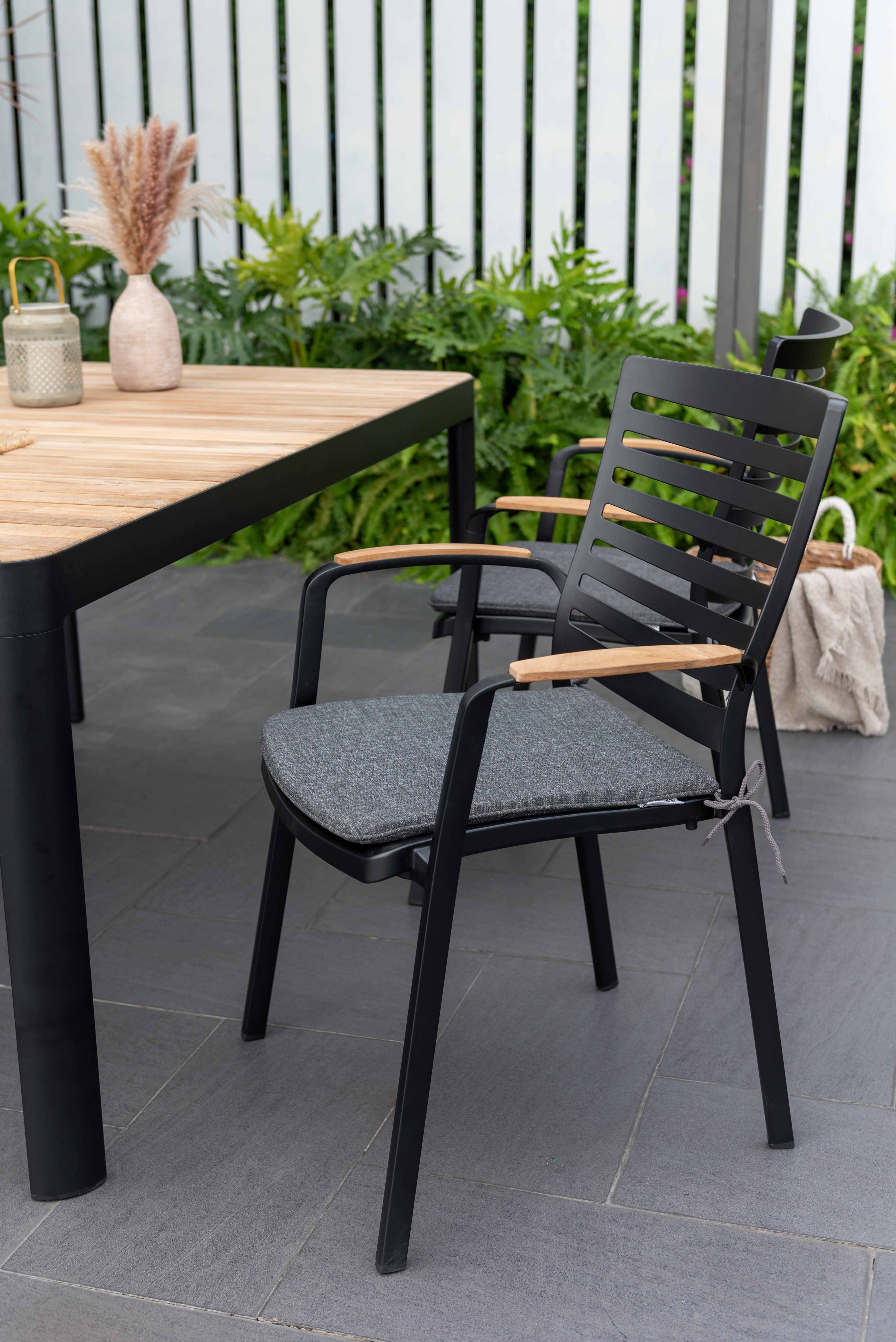 Portals Carver Dining Setting