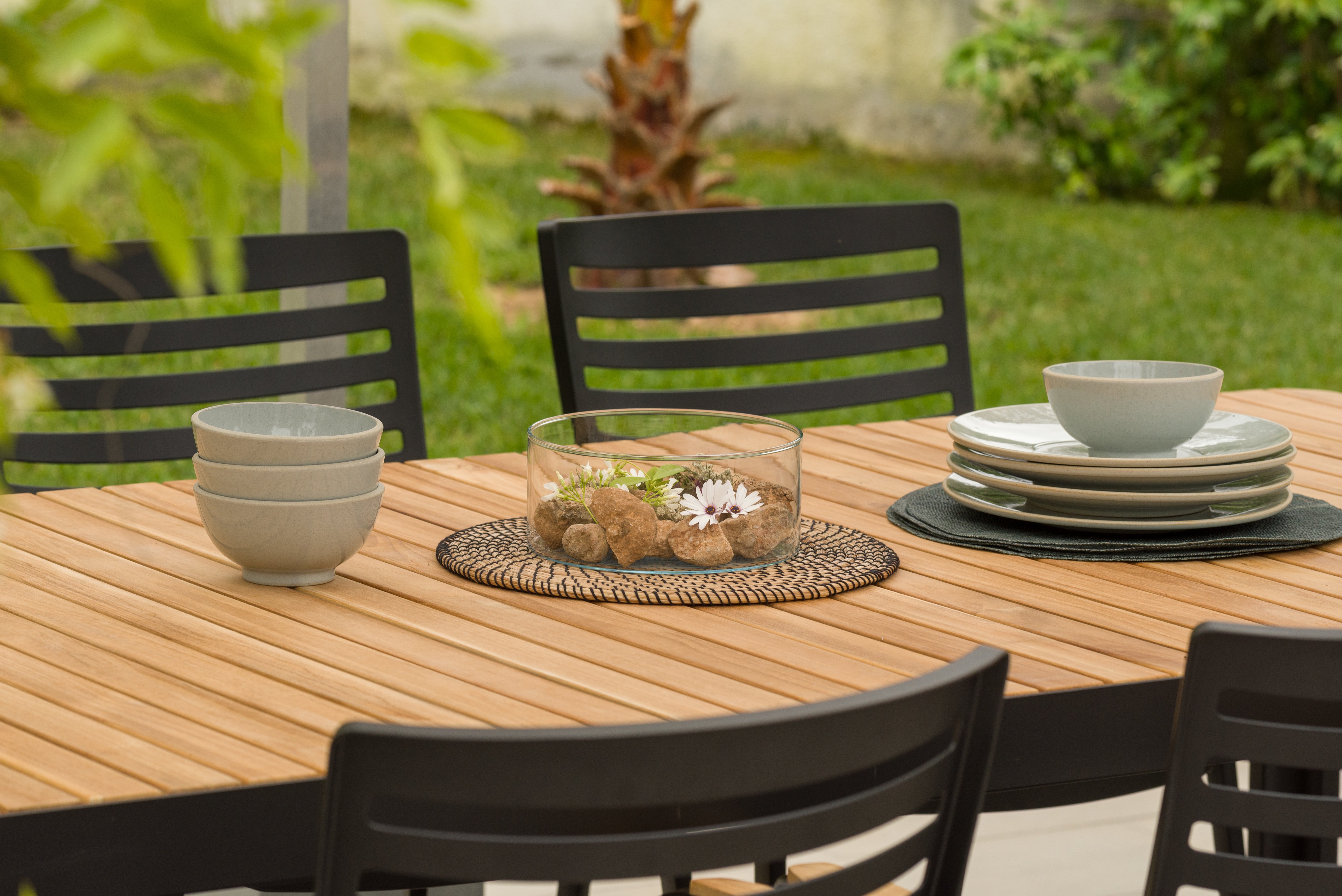 Portals Carver Dining Setting