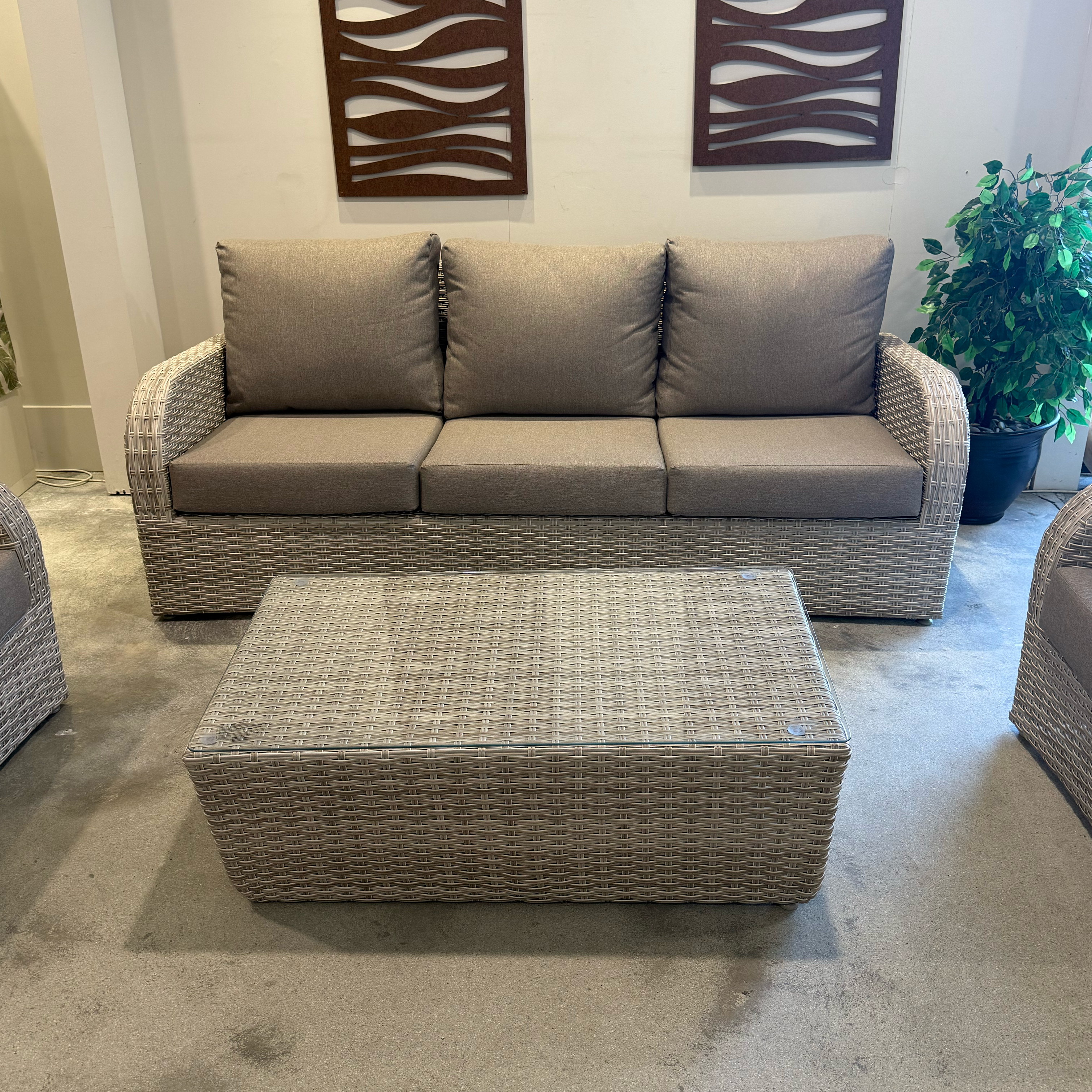 Hampshire Lounge Setting – 4 pc (inc. Table)