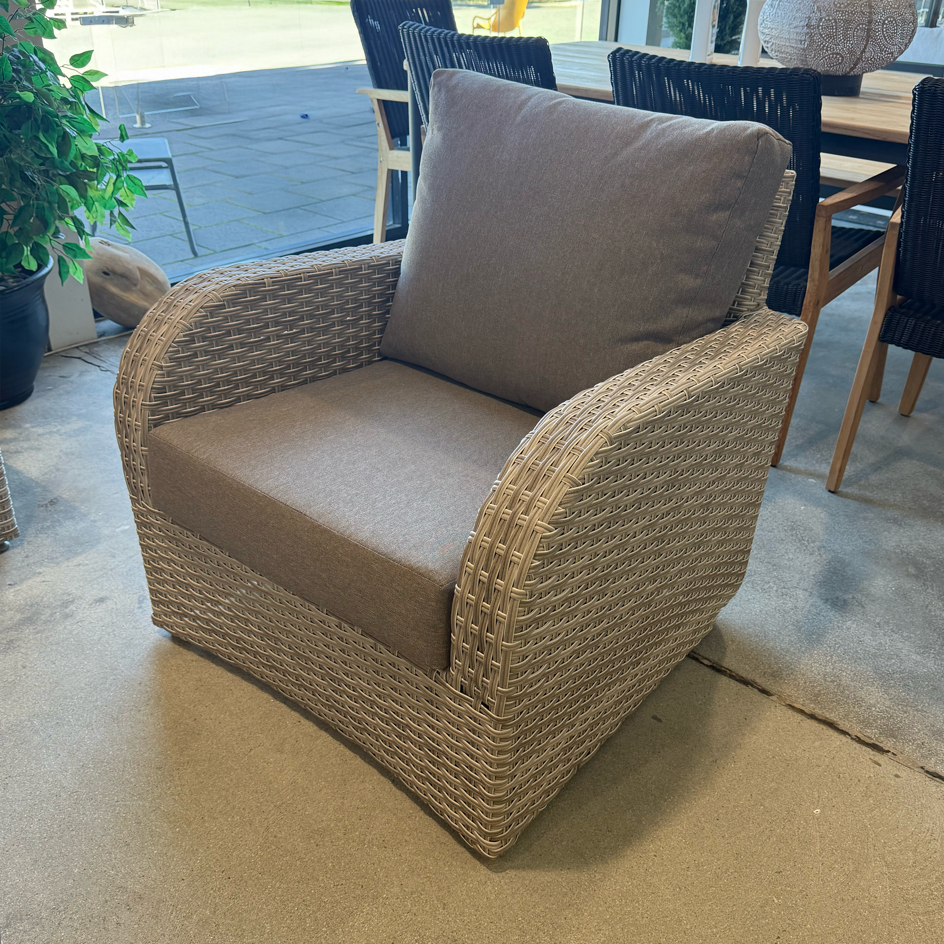 Hampshire Lounge Setting – 4 pc (inc. Table)