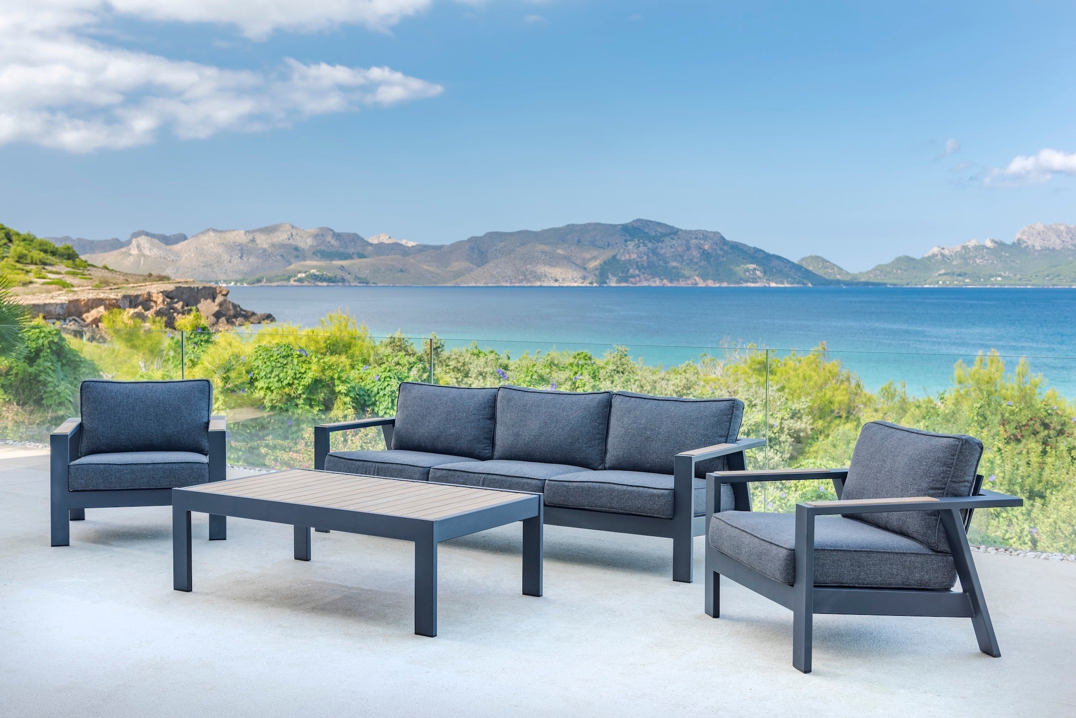 Outdoor Lounge