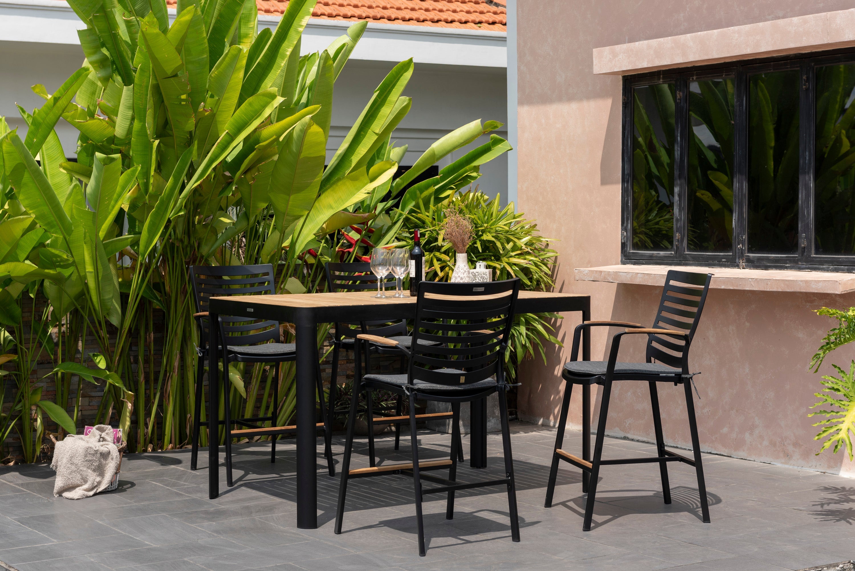 Outdoor Bar