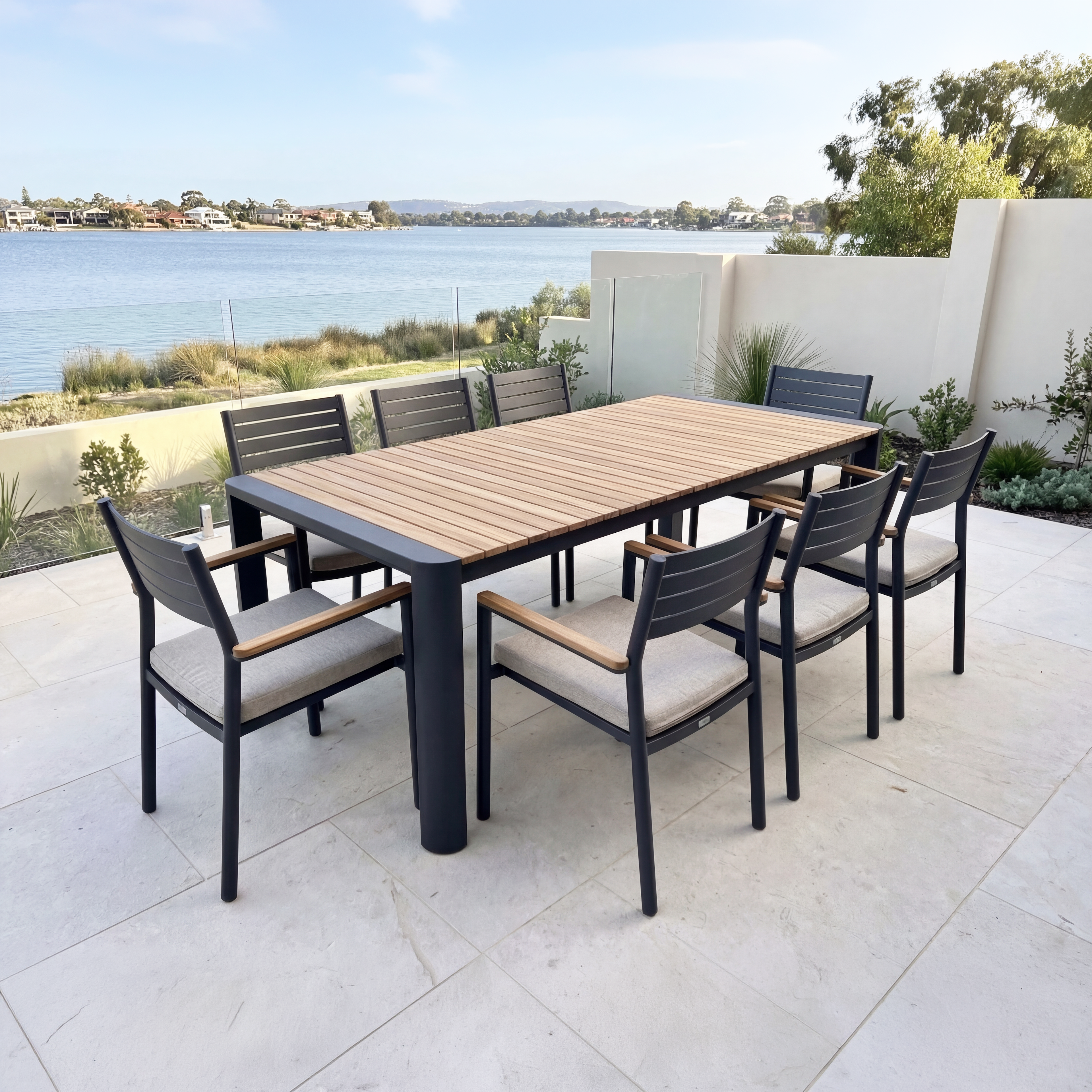Byron Dining Setting