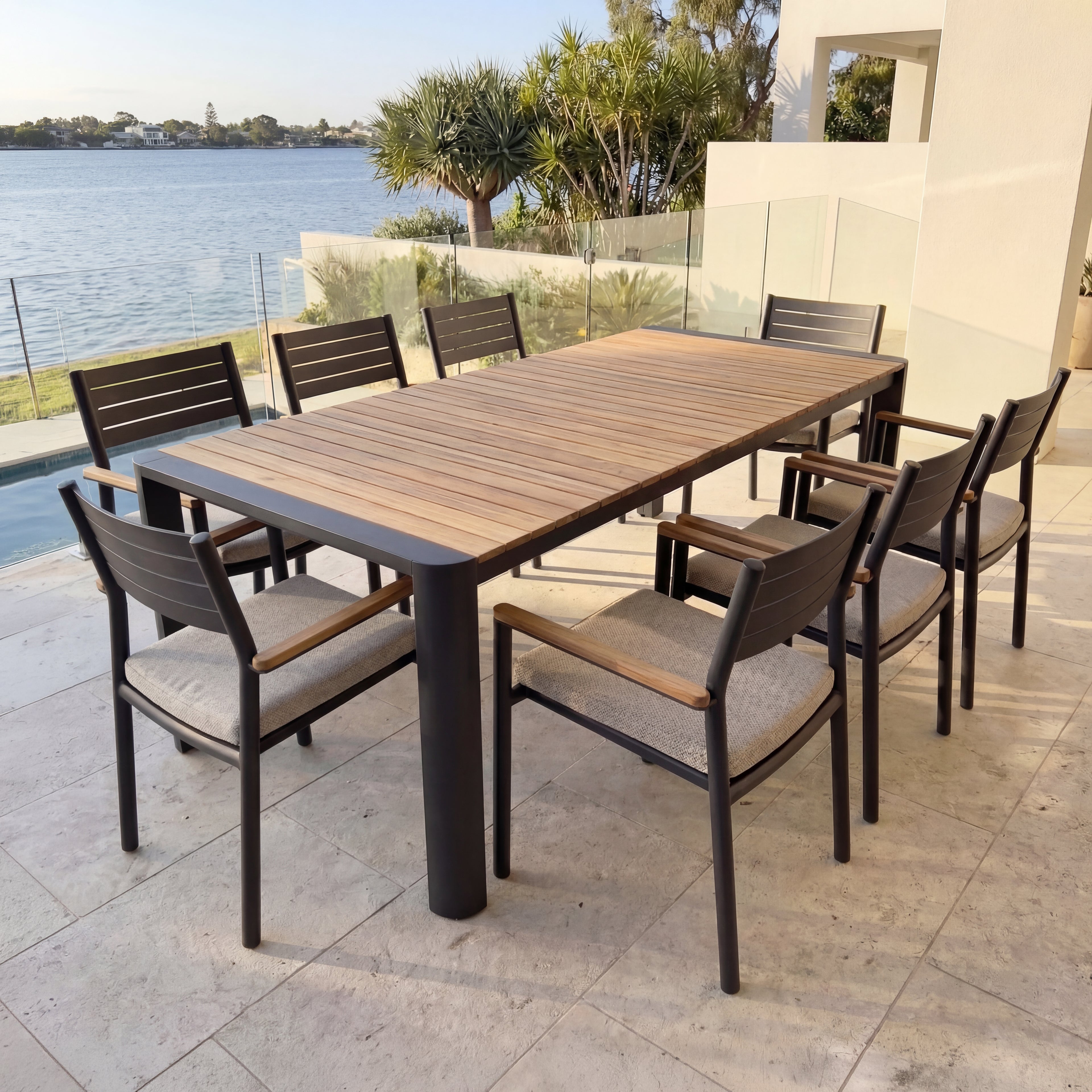 Byron Dining Setting