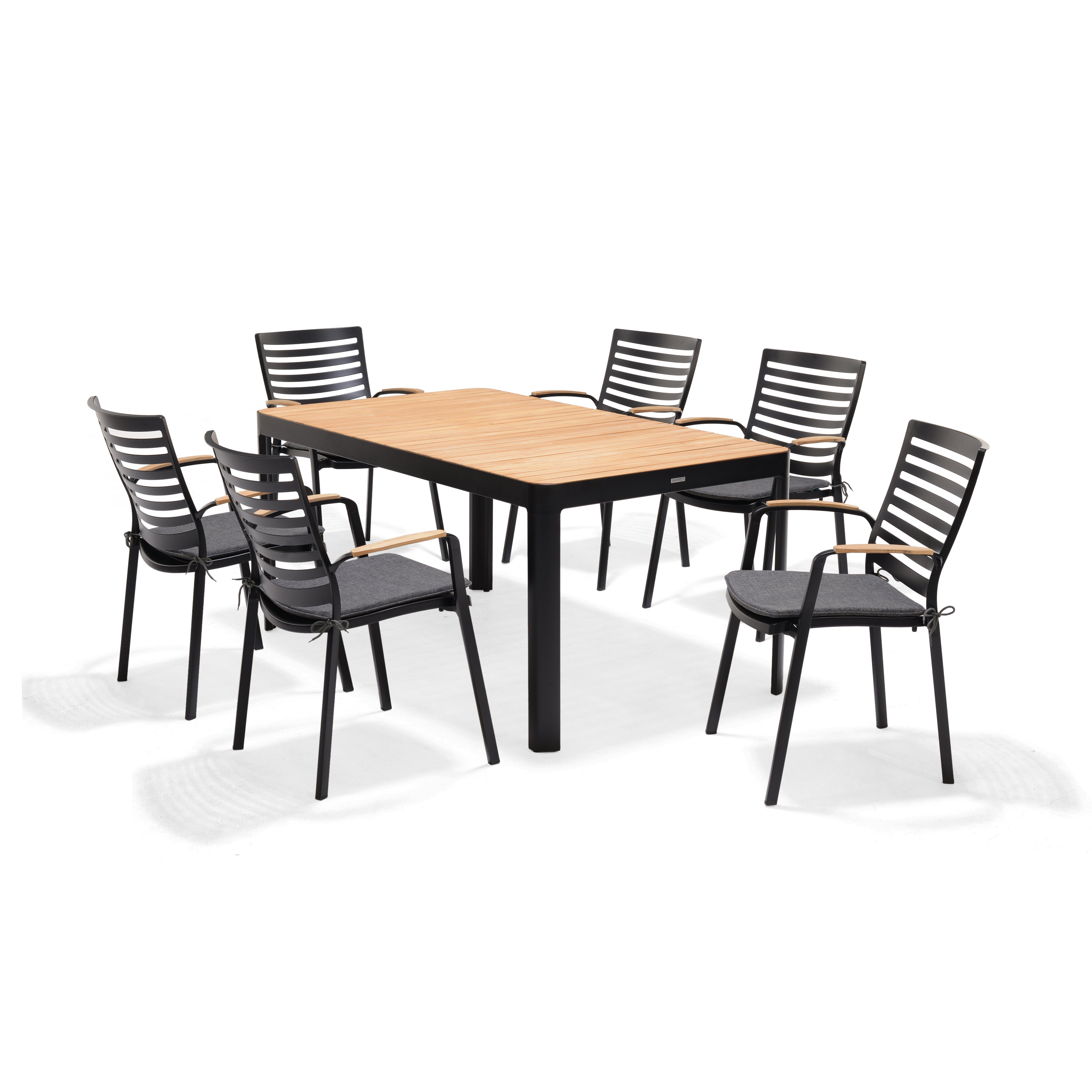 Portals Carver Dining Setting